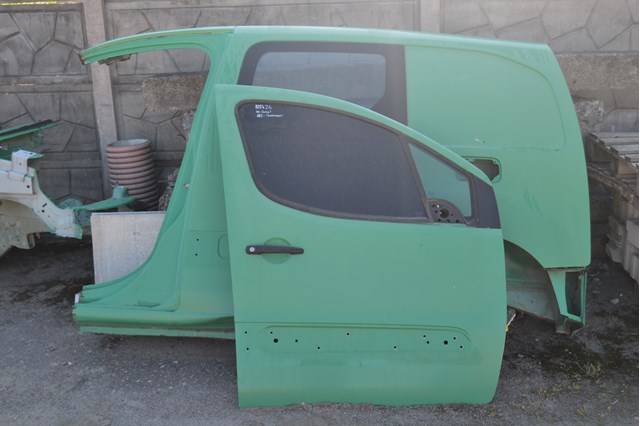 Пассажирская передняя дверь 9004Z6 PEUGEOT