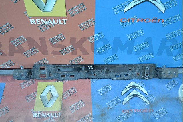 Рамка радиатора нижняя 9803302680 PEUGEOT