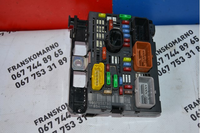 Блок предохранителей и реле 9807028780 PEUGEOT