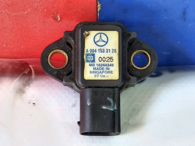 Датчик давления во впускном коллекторе A0041533128 MERCEDES
