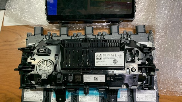 VAG 17A920790B Панель приборов в наличии Чернигов