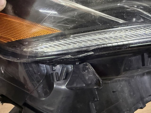 811100E521 TOYOTA Фара правая купить в Днепр