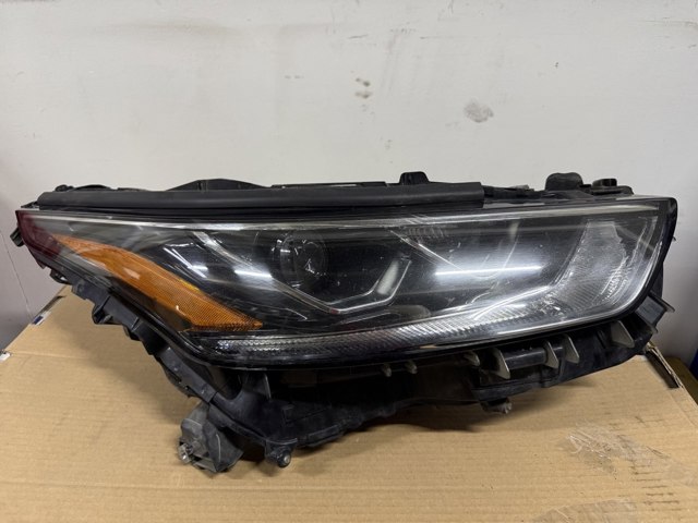 Основная фара - вставка 811100E521 TOYOTA