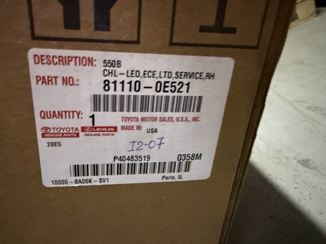 811100E521 TOYOTA Фара правая купить в Киев