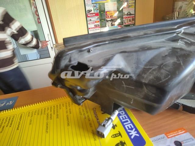 TOYOTA 811100E390 Правая фара в наличии Черновцы
