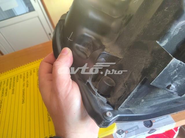 811100E390 TOYOTA Фара правая купить в Ирпень