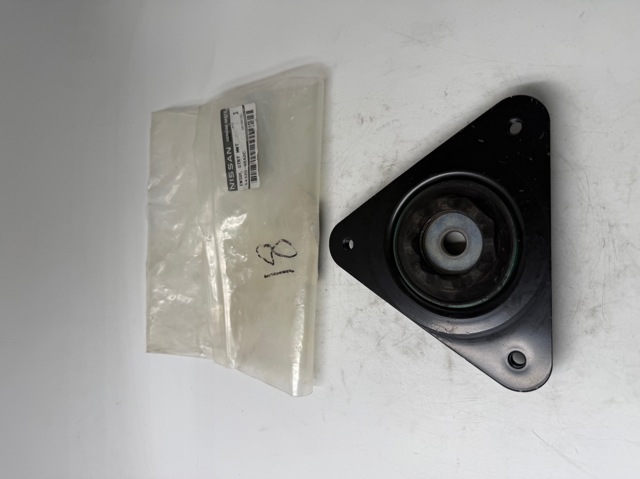 NISSAN 543204BA0C Опора переднего амортизатора в наличии Житомир