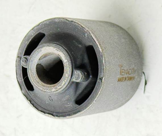 Сайлентблок задней продольной тяги AAMTO1096 TENACITY