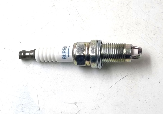 MD372421 MITSUBISHI Свеча зажигания купить в Полтава