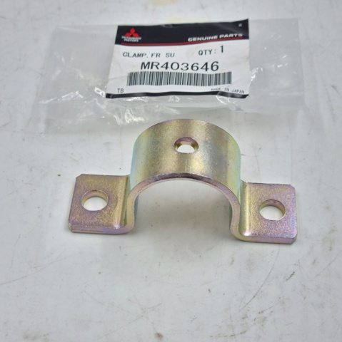 Хомут крепления втулки стабилизатора, переднего MR403646 MITSUBISHI