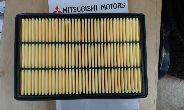 MR571476 Mitsubishi воздушный фильтр