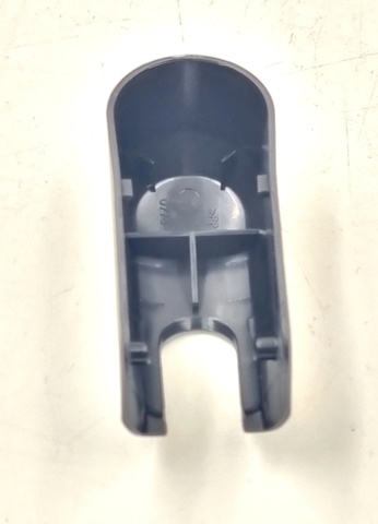 Заглушка гайки крепления поводка заднего дворника1 MR971509 MITSUBISHI