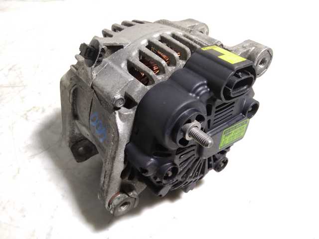 Генератор автомобильный 3730025600 HYUNDAI
