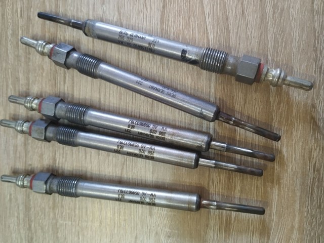 059963319J VAG Свеча накала купить в Киев