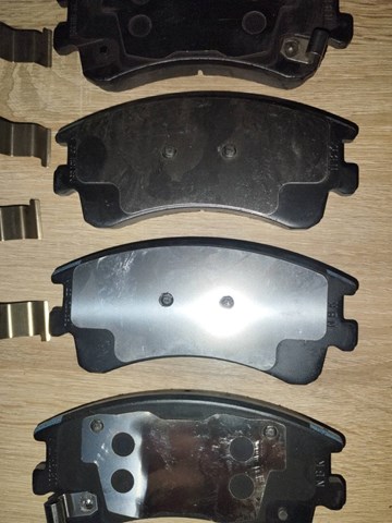G2YS3323Z MAZDA Передние тормозные колодки купить в Винница