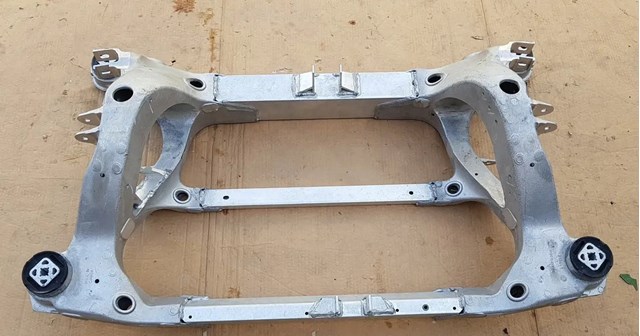 Механизм управления задней оси 100982600A TESLA