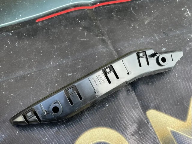 TESLA 149377100B Кронштейн бампера переднего внешний правый в наличии Одесса