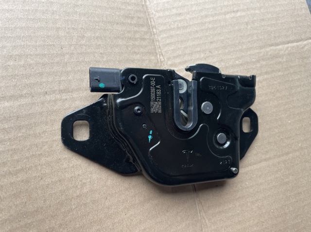 150039700E Tesla Model Замок капота купить в Полтава