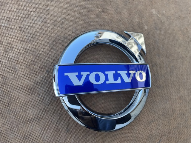 31383031 VOLVO Эмблема решетки радиатора купить в Одесса