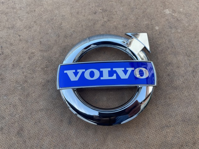 31383031 VOLVO Эмблема решетки радиатора купить в Павлоград