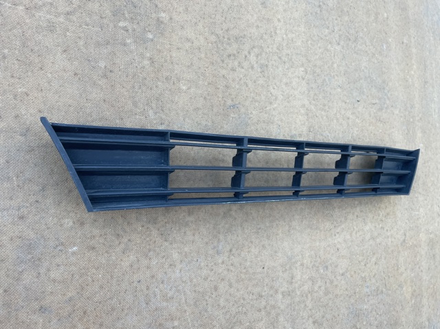 51117331724 BMW Решетка бампера переднего центральная купить в Запорожье