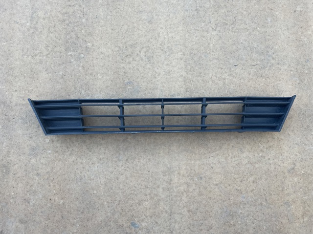 51117331724 BMW Решетка бампера переднего центральная купить в Львов