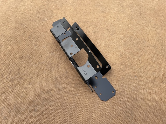 51647296806 BMW Кронштейн замка капота купить в Украина