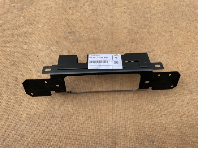 BMW 51647296806 Кронштейн замка капота в наличии Киев