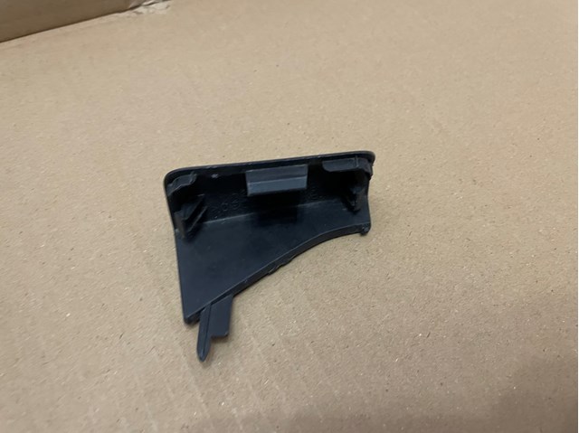 TOYOTA 5246778901 Заглушка бампера буксировочного крюка передняя левая в наличии Винница