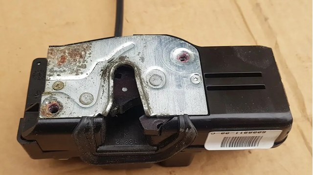 TESLA 600891100C Замок двери задней левой в наличии Житомир