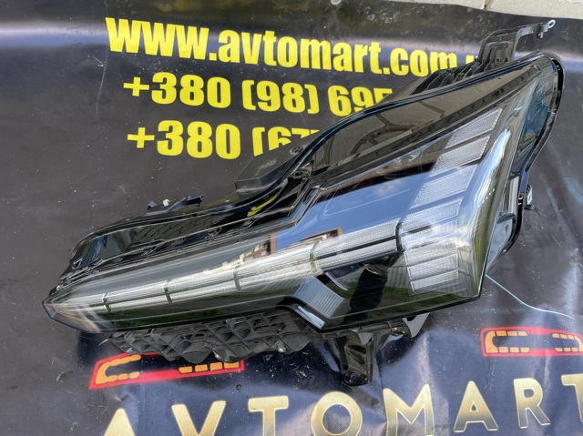 VOLVO 80000401 Левая фара в наличии Житомир