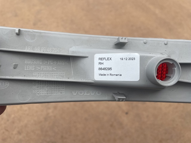 VOLVO 8648295 Катафот (отражатель) заднего бампера правый в наличии Каменское