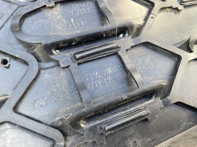 8W0853651DK VAG Решетка радиатора купить в Черкассы
