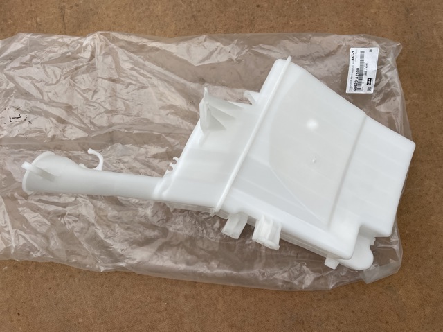 98620A2500 HYUNDAI Бачок омывателя купить в Чернигов