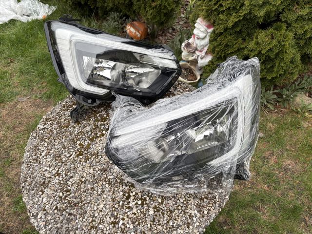 RENAULT 260105567R Правая фара в наличии Каменское