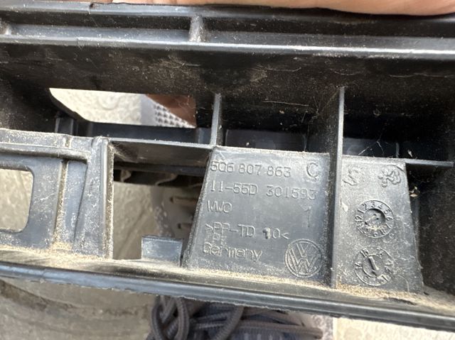 5G6807863C Кронштейн бампера заднего центральный купить Кривой Рог