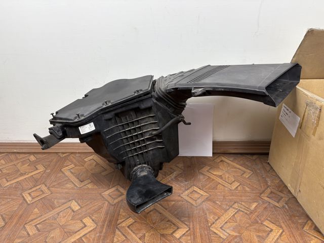 VAG 8R0129739 Патрубок воздушный, вход воздушного фильтра в наличии Сумы