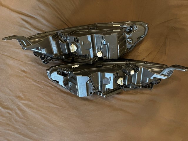 3310030AA01 HONDA Правая фара купить в Павлоград
