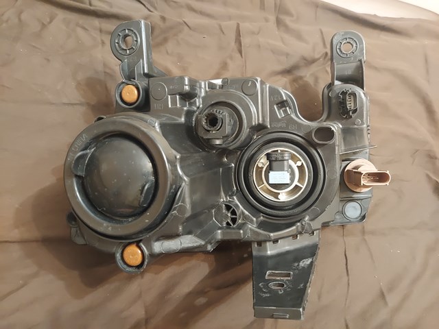 68266646AE CHRYSLER Правая фара купить в Ужгород