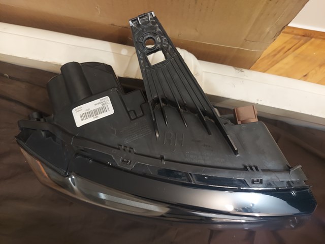 68266646AE CHRYSLER Правая фара купить в Тернополь