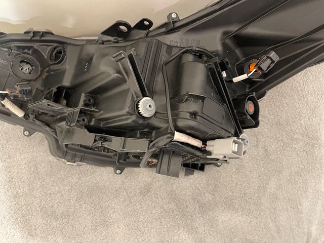 TOYOTA 8114047A00 Фара правая в наличии Черкассы