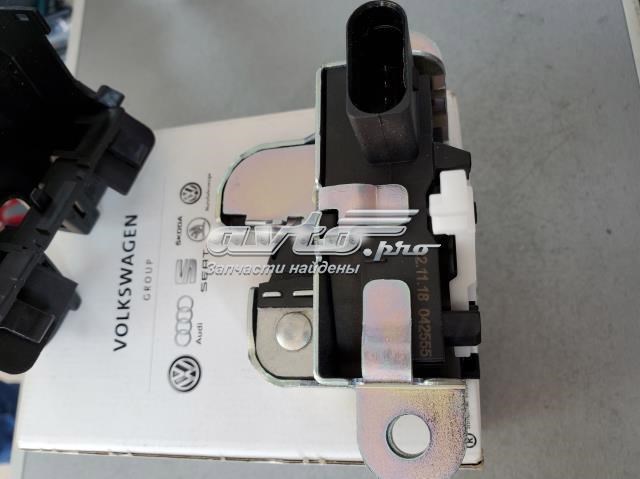 Замок и ручка двери задка 1T0827505H VAG