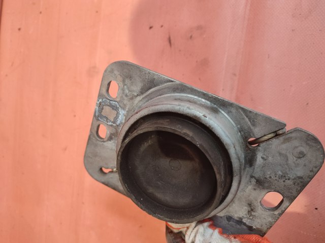 8200411257 RENAULT Правая подушка двигателя купить в Николаев