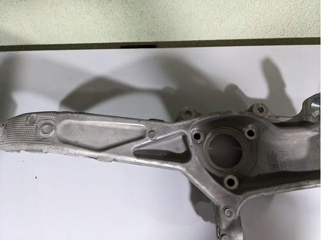 Цапфа передняя правая 104431600E Tesla Model