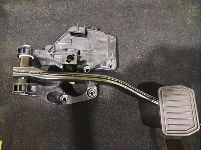 Кронштейн педалей, педальный узел 104469100D Tesla Model
