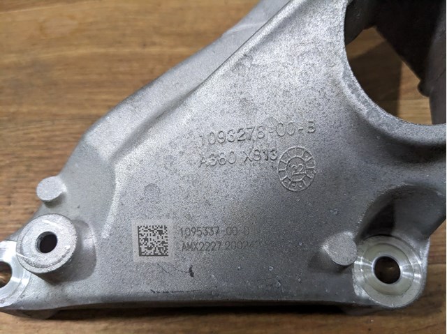 Гидроопора двигателя левая 109533700D Tesla Model