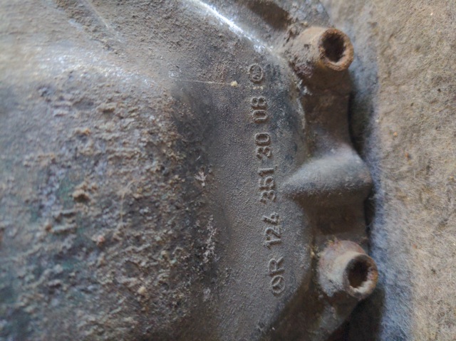 MERCEDES 1243513008 Крышка редуктора заднего в наличии Киев
