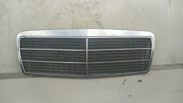 2108880023 MERCEDES Решетка радиатора купить в Ирпень
