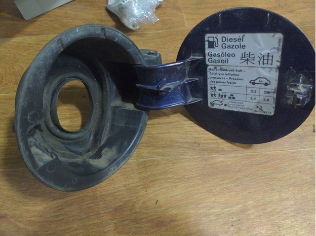 Лючок топливного бака 3B0809857C VAG
