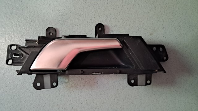 Ручка двери задней внутренняя правая 4F0839020F VAG